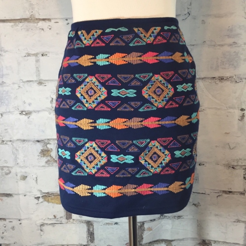Quinn embroidered mini skirt - Picture 4 of 8